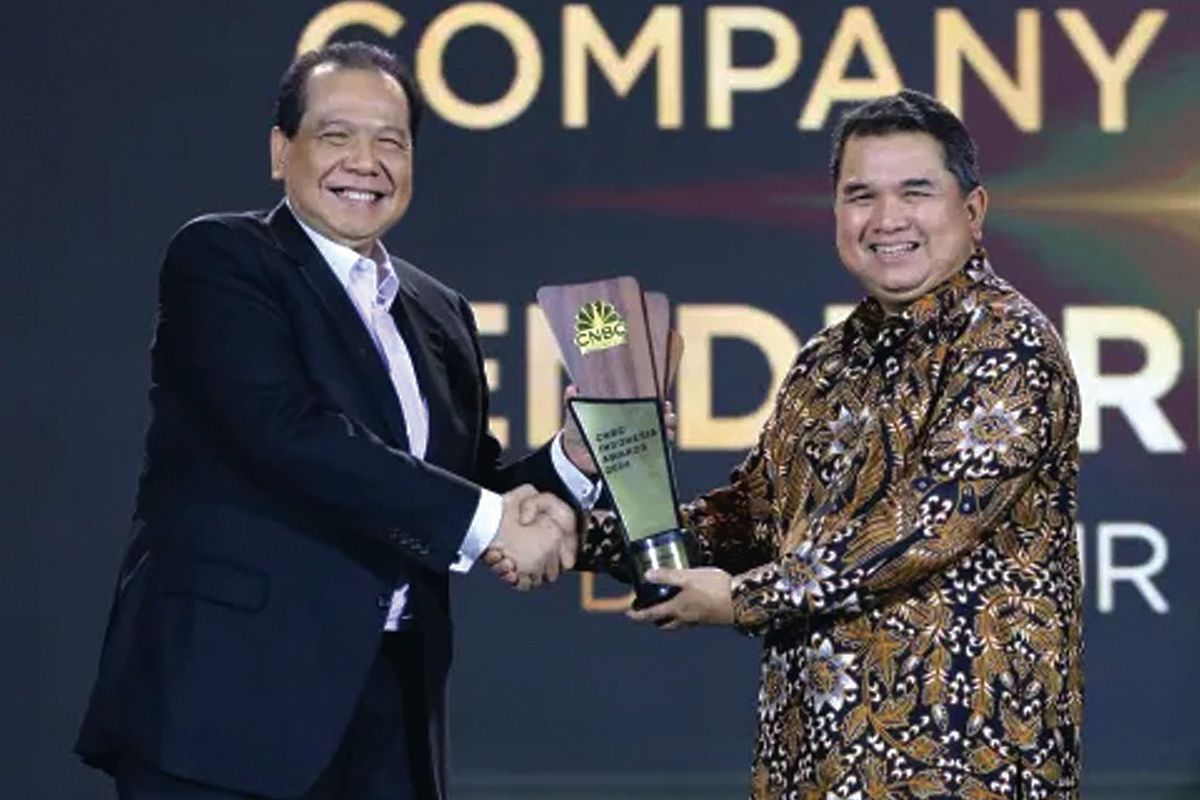 Penghargaan Sebagai Best CEO Holding Company of The Year 2024
